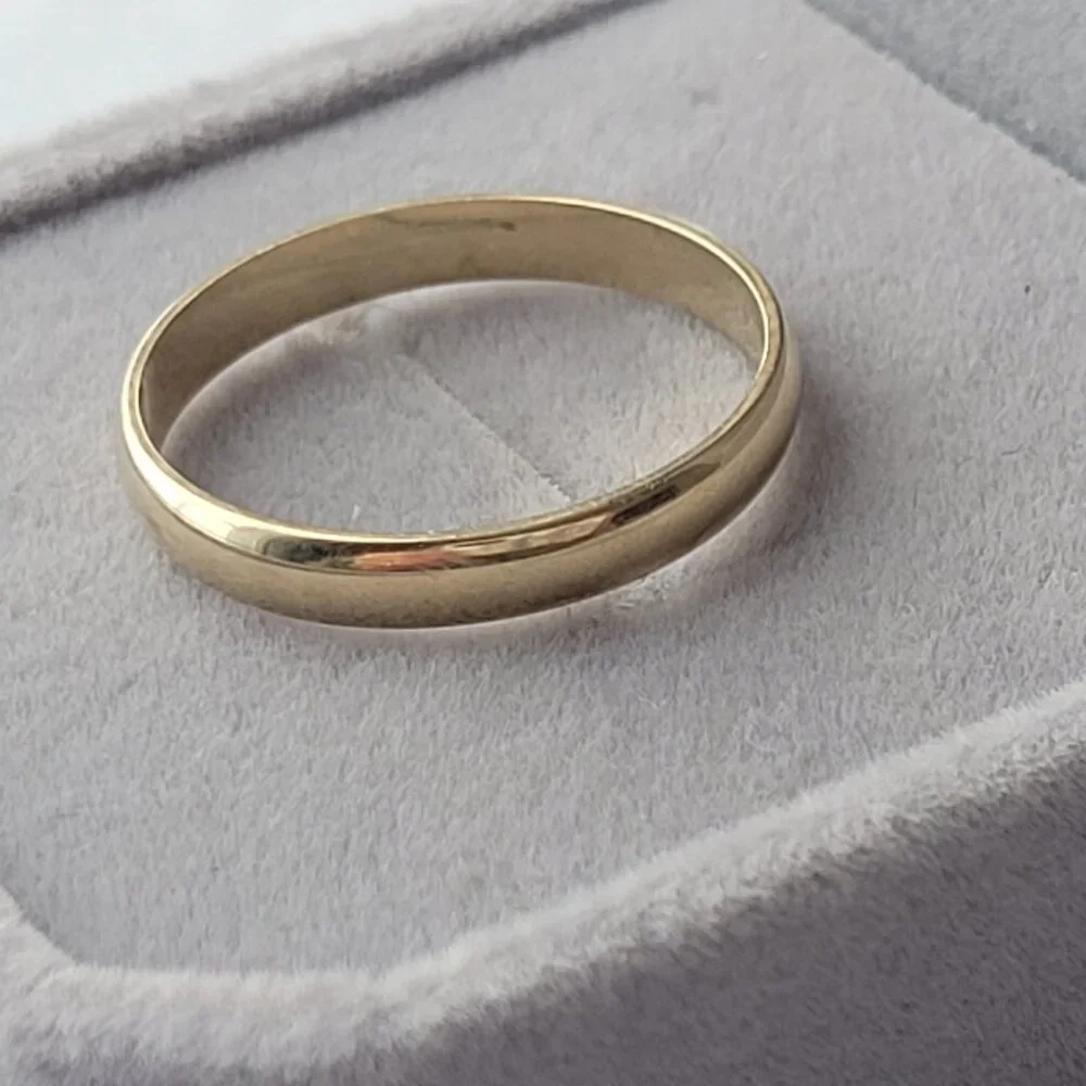 Yellow Gold Tradtional Wedding Band 10k Size 8 1/2 Smooth Ring - Picture 4 of 15